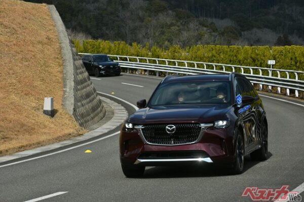 CX-90。車体もデカくパワーもあるが決して乱暴なクルマではない。むしろ懐の深さを実感する