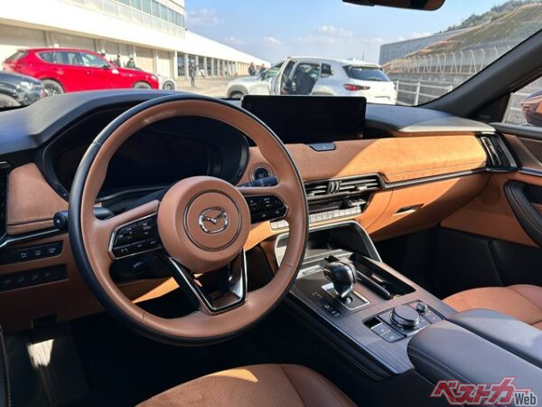 CX-90のインパネまわり。上質感もあって運転時もリラックスできる