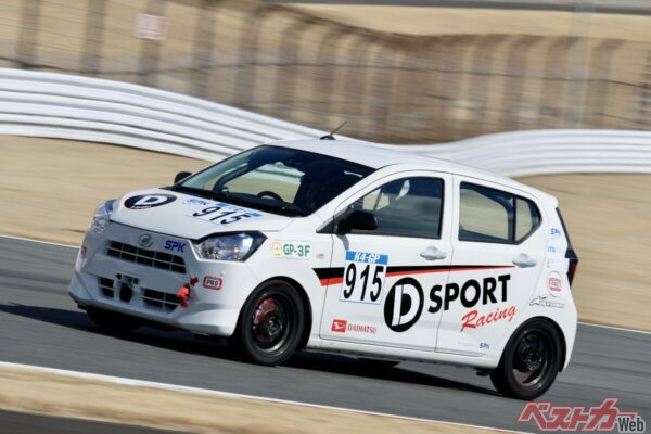 低重心で車重が軽くLSDやフロントベンチレーテッドディスクが装着されるため、サーキットやラリーで真価を発揮する
