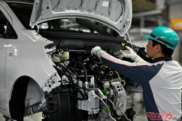 エンジンの換装や5MT化などは大阪府池田市のダイハツ本社工場で1台、1台手作業で行われる