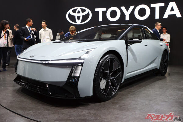 ジャパンモビリティショーに出展されたトヨタ カローラコンセプト。カローラからの提案であると同時に、固定観念への挑戦だ