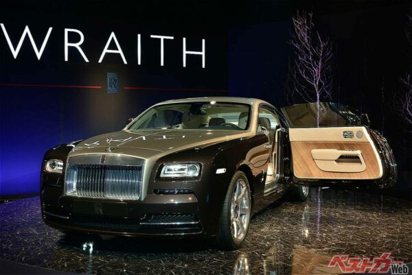 ロールスロイス レイス。伝統に則り前開きドアを採用し続ける