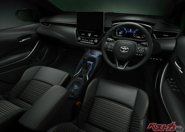 W×Bグレードはメーカーオプションでフロントコンソールトレイ・フロントカップホルダーランプをつけることができる