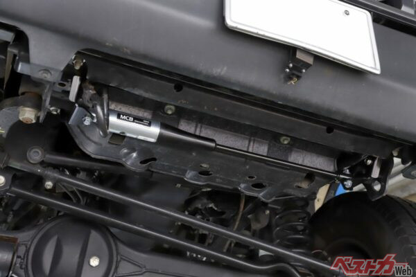 穴開け加工などが不要だから装着は熟練者ならあっという間に終わってしまう。こちらがフロント