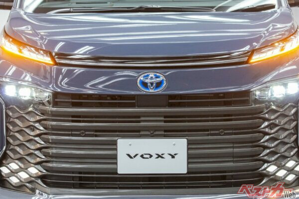 2025年の一部改良で値上がったけど、いまヴォクシー買うなら500万円に収められるか!?　