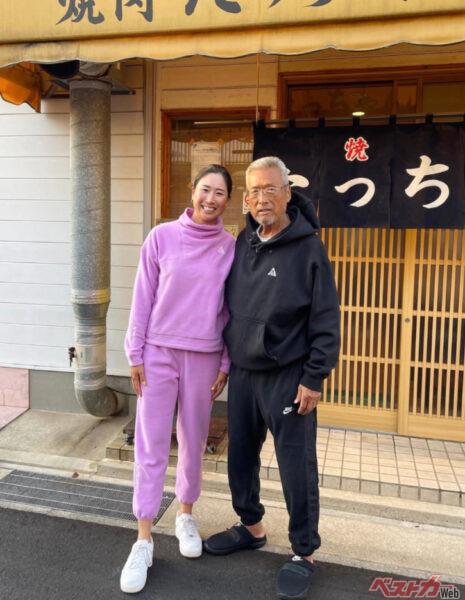 「いぶし銀」プロレスラー、2023年12月に他界されたお父様の木戸修氏と共に（ご本人のインスタグラムより）