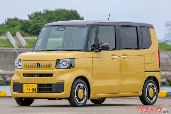ミニバンからの乗り換えなら、ホンダ N-BOX（写真）をはじめとするスーパーハイト系を選びたい。3列目シートは使わなくなったが、4人乗って移動する機会が多いというのなら、やはりスーパーハイトの使い勝手は魅力的だ