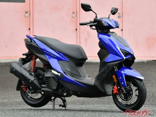 ヤマハ「シグナスX」復活！日本上陸は125ccモデル、新型フレーム採用のスポーティーなフラットフロアでワンランク上の走りを実現【大阪モーターサイクルショー】