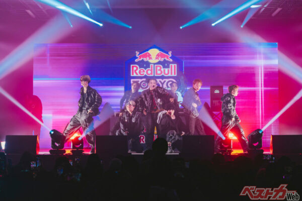 ボーイズグループのONE OR EIGHTによるパフォーマンスも披露された (Suguru Saito / Red Bull Content Pool)