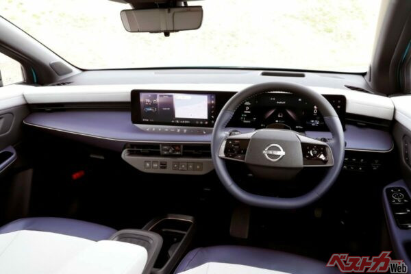 綺麗にまとまった雰囲気の新型リーフのインテリア。横長ディスプレイは見やすく、操作性もよい