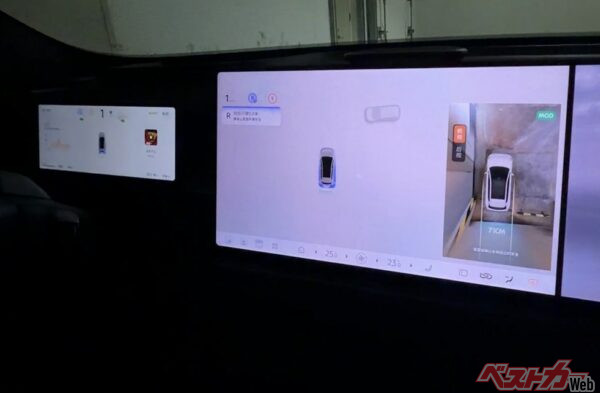 難しい駐車もバッチリ。狭いスペースの多い日本でも需要がありそうなシステム。反対の駐車枠が空いていればそこに車両を入れるという柔軟性もある