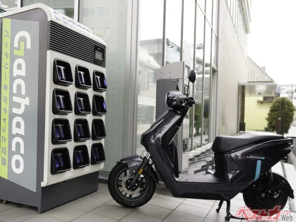 30秒でバッテリー交換、すぐに走り出せる電動スクーター「JOG E」