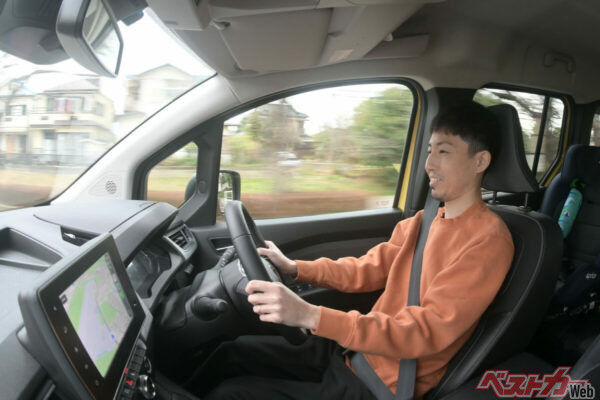 遊び盛りの小さな子どもと出かける際、クルマの安全性は特に気になるという高瀬さん