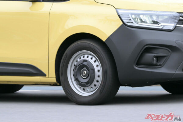 もともと履いていたサマータイヤと比べてもタイヤ由来の騒音は小さく、乗り心地も快適だ