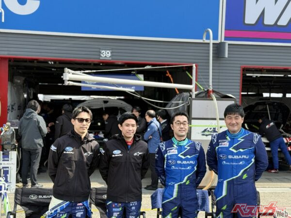 左からプロドライバーの山内英輝、井口卓人に加え、伊藤和広、花沢雅史の社員ドライバーがドライブし、開発を加速させる