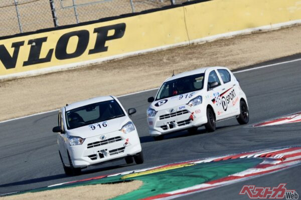 低重心で車重が710㎏と軽くLSDやフロントベンチレーテッドディスクが装着されるため、サーキットが楽しい