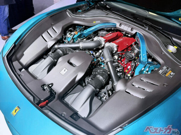 心臓部には3.8L V8ツインターボエンジンが宿る
