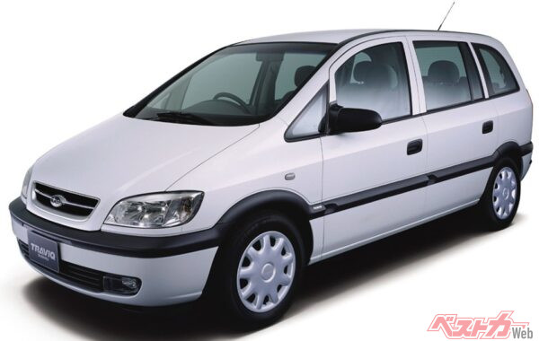 トヨタとアストンがまさかの血縁!? 顔は別モノ、中身は同じ“意外すぎる兄弟車”の正体