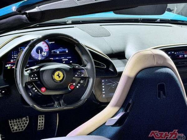 スポーティとラグジュアリーさを融合させたインテリア