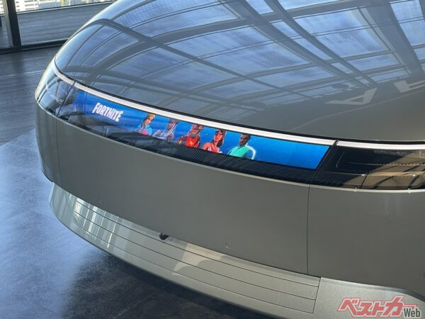 フロントグリルの演出ももちろん面白いのだが、わざわざソニーがやるほどの仕事にも思えなかったのも事実