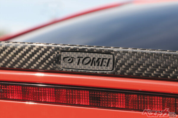 ドライカーボン製エンブレム付属