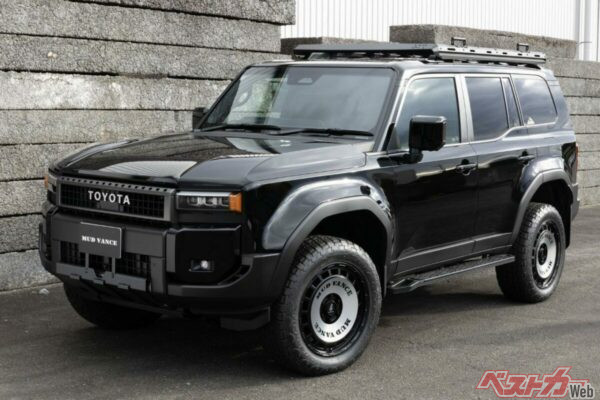 「マッドヴァンスDX」を装着したトヨタ ランドクルーザー250。武骨さのなかに「粋」を感じさせることを目指してデザインされた