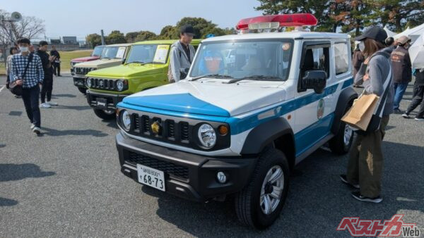 会場の一番人気は静岡県警が出展したジムニーの多目的災害対策車。川の氾濫など、被災地にいち早く機動隊が駆けつける車両だそう。かっこいい