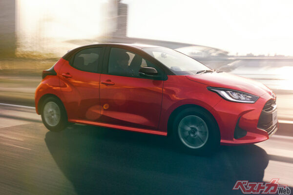 トヨタ ヤリスハイブリッド（約120万円）