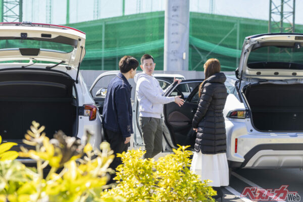スタッフによるレクチャーの際は、比較試乗する車両や同カテゴリーの車両を横に並べて実施。ユーザーにとっても嬉しい判断材料に