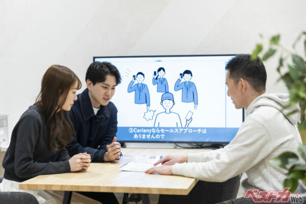 試乗後にはカージャニースタッフと相談可能。ユーザーに合う適切なグレードやオプションのアドバイスを受けられる