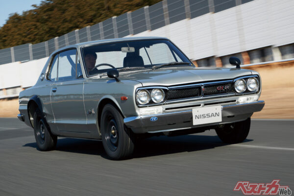 日産 スカイラインGT-R (1969/1989年)。ケンメリまでの第一世代は2L直6、第二世代は2.6L・TT+アテーサE-TSというパワトレを搭載