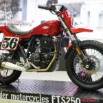 サンダーモーターサイクルズが新作トラッカー「サンダー FTS250」を初公開！　ストリートに映えて走りも軽快だと!?【東京MCショー】