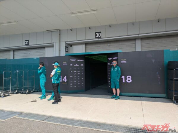 アストンマーティン・ホンダのパドック