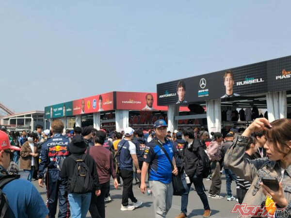 従来からのモータースポーツファンに加えて新規層や若年層、カップルの姿もよく見かけた