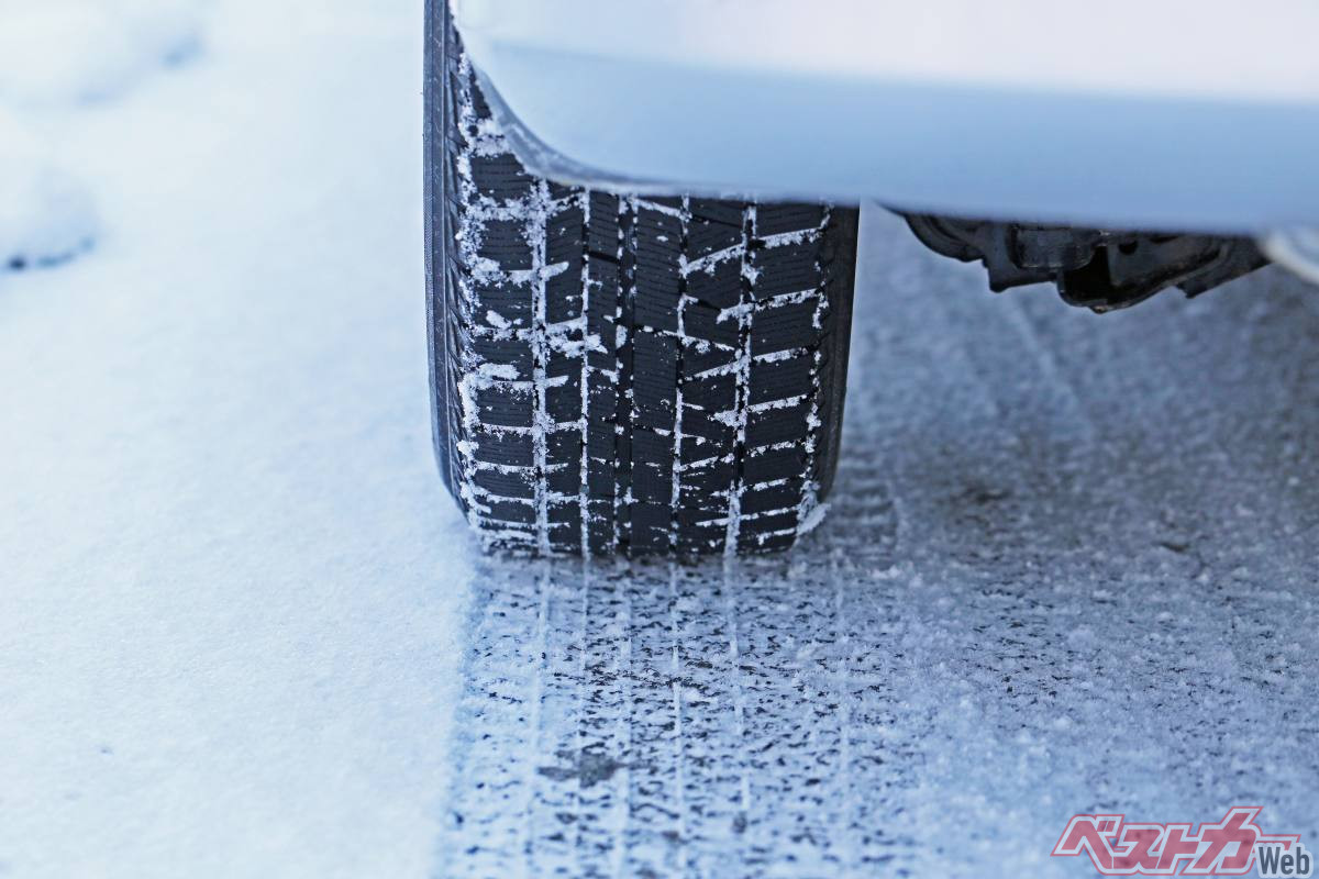 Dangers of Using Winter Tires Year-Round: Performance Plummets in Summer!