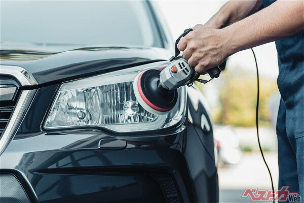 ヘッドライトの黄ばみや曇りをとれば車検を通る可能性も（LIGHTFIELD STUDIOS@Adobestock）
