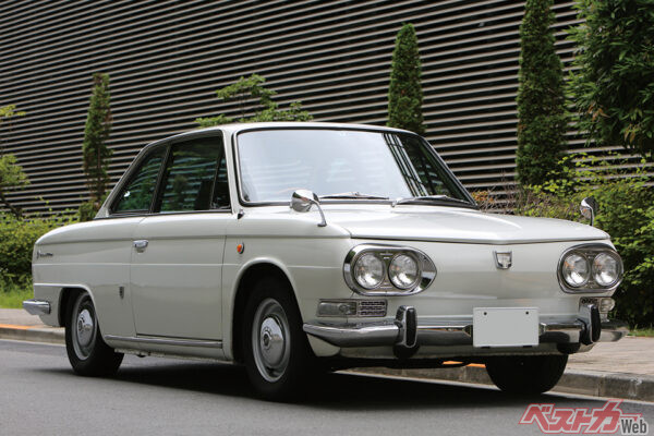 日野 コンテッサ（1961年）。伊デザイナーのミケロッティが手掛けた2代目コンテッサの2ドアクーペ。RRレイアウトで、優雅な美しいデザインが評価された日野最後の乗用車