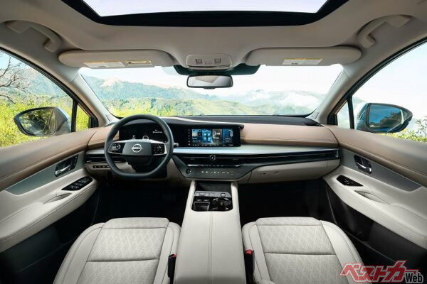 デュアルディスプレイやアンビエントライト、マッサージ機能付きシートなど、装備は完全に北米基準のプレミアムSUV的な仕立てだ