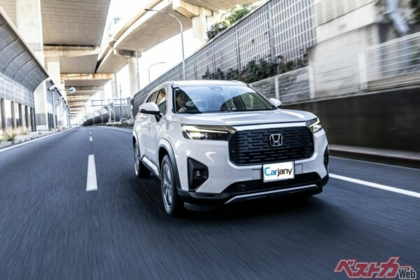 WR-Vのサイドブレーキは今では珍しい手引き式。かかっているかどうかが一目で分かるのがよかったと仁さん (※ナンバープレートはデジタル加工しています)