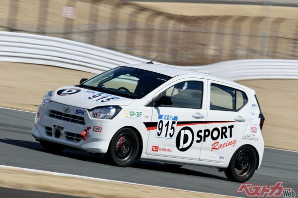 モータースポーツを楽しむならタコメーターやブーストメーターなどの計器類が欲しい