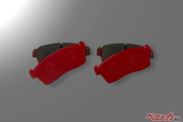 現在開発中のフロント用スポーツブレーキパッドはソリッドな効き味が魅力