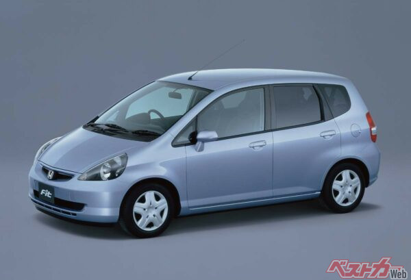 ヒット車が自社内競合を生む構造も存在