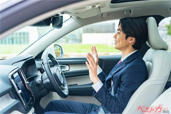 ACC作動中はブレーキを踏める心構えはしつつ、足をリラックスさせることが大事（metamorworks@Adobestock）