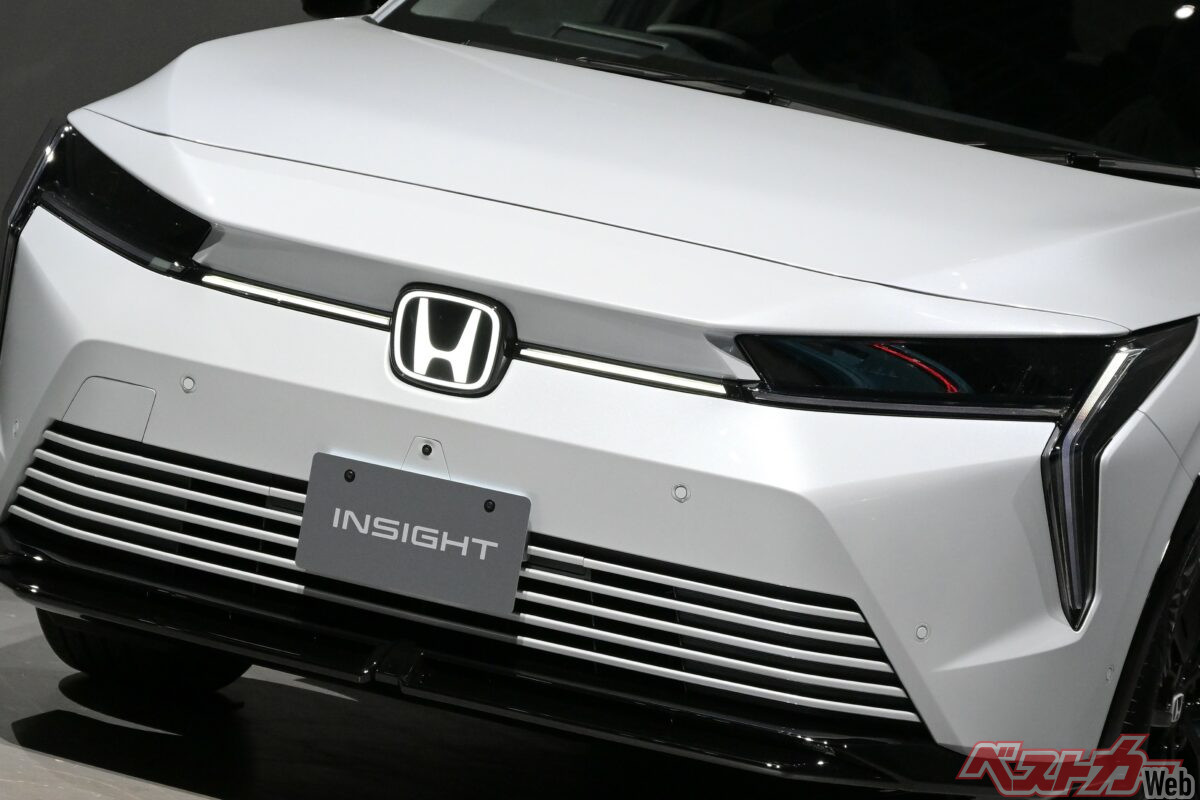 Lavishly Equipped: A Detailed Look at the New Honda Insight's Specs and Images
