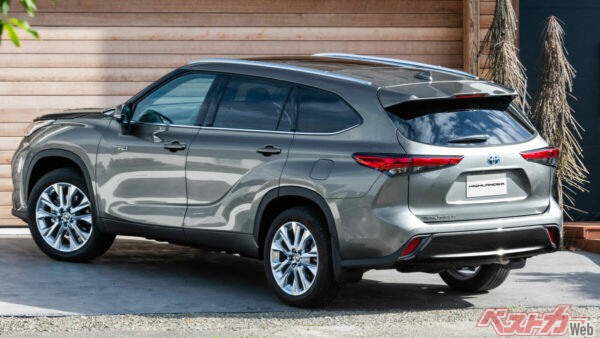 リアもカッコいいぞ!! それにしても存在感すごい