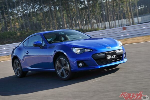 スバル BRZ(初代・中古車相場価格:100万~230万円)。100万円台から走りのロマンが味わえる