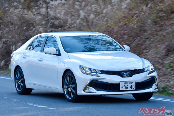 トヨタ マークX（2代目・2009年登場）。ボディサイズは全長4730×全幅1795×全高1435mm。エンジンは2.5L・V6と3.5L・V6が設定された