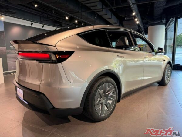 5人乗りのモデルYから全長190mm、ホイールベース150mmが拡大された