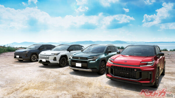 （左奥から）Z（ハイブリッド車）（マッシブグレー）、Z（プラグインハイブリッド車）（ブラック×プラチナホワイトパールマイカ）＜オプション装備車＞、Adventure（ハイブリッド車）（エバーレスト）、GR SPORT（プラグインハイブリッド車）（ブラック×エモーショナルレッドⅡ）＜オプション装備車＞