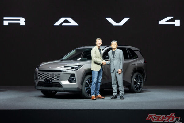 （左から）取締役・執行役員 Chief Branding Officer デザイン領域統括部長 Simon Humphries（サイモン・ハンフリーズ）、ウーブン・バイ・トヨタ株式会社 代表取締役 Chief Executive Officer 隈部 肇